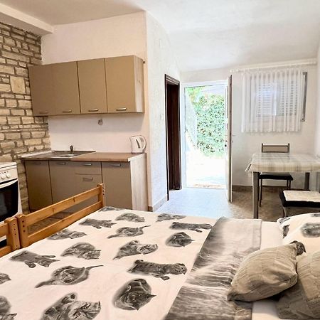 Apartmani Lidija Karin Donji Donji Karin Exteriör bild