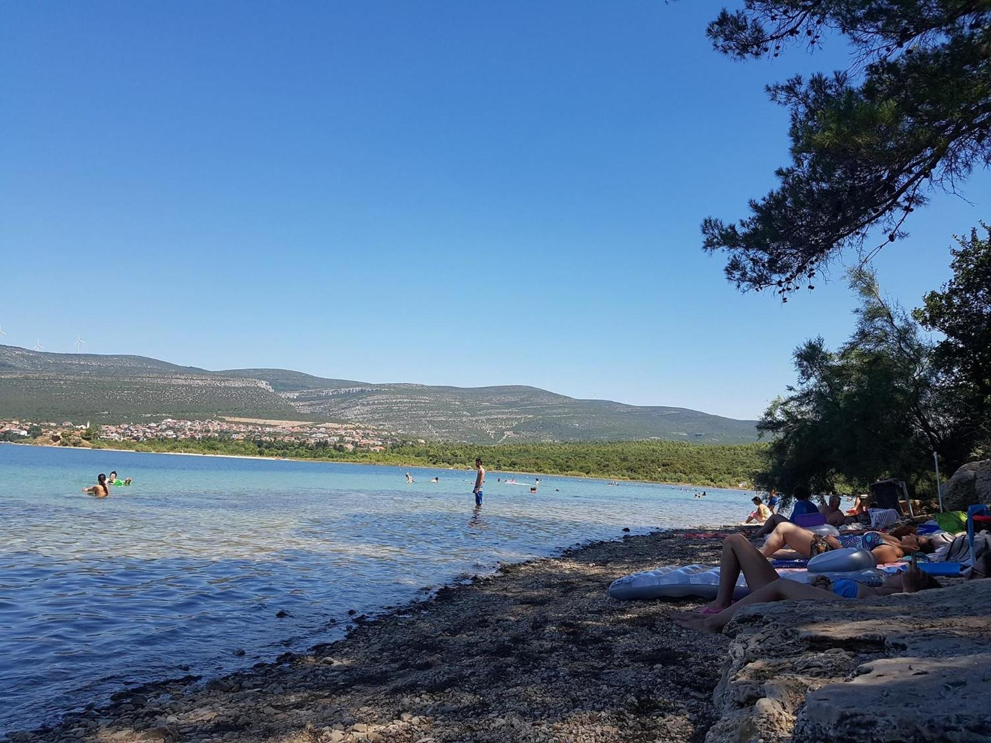 Apartmani Lidija Karin Donji Donji Karin Exteriör bild