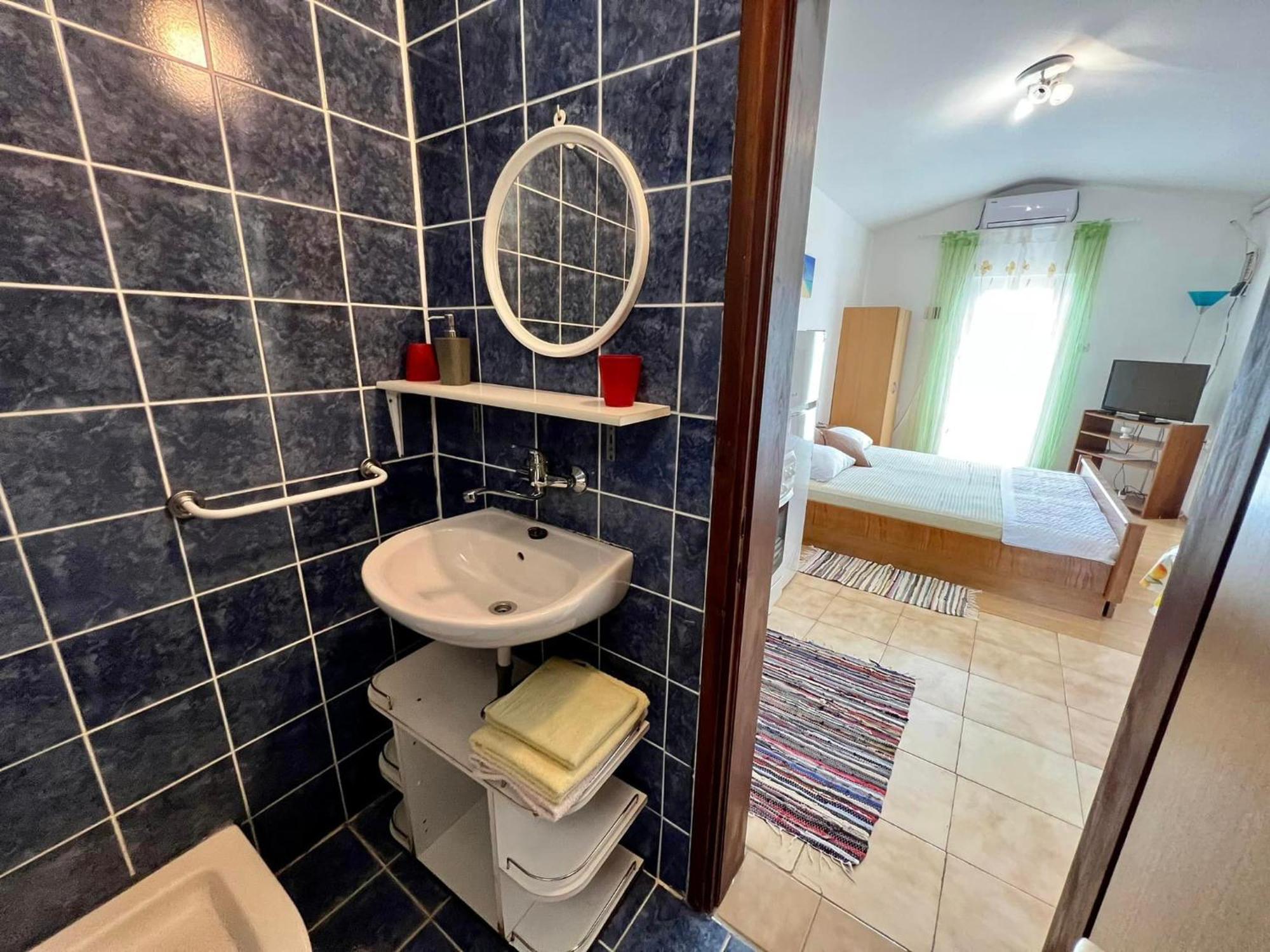Apartmani Lidija Karin Donji Donji Karin Exteriör bild