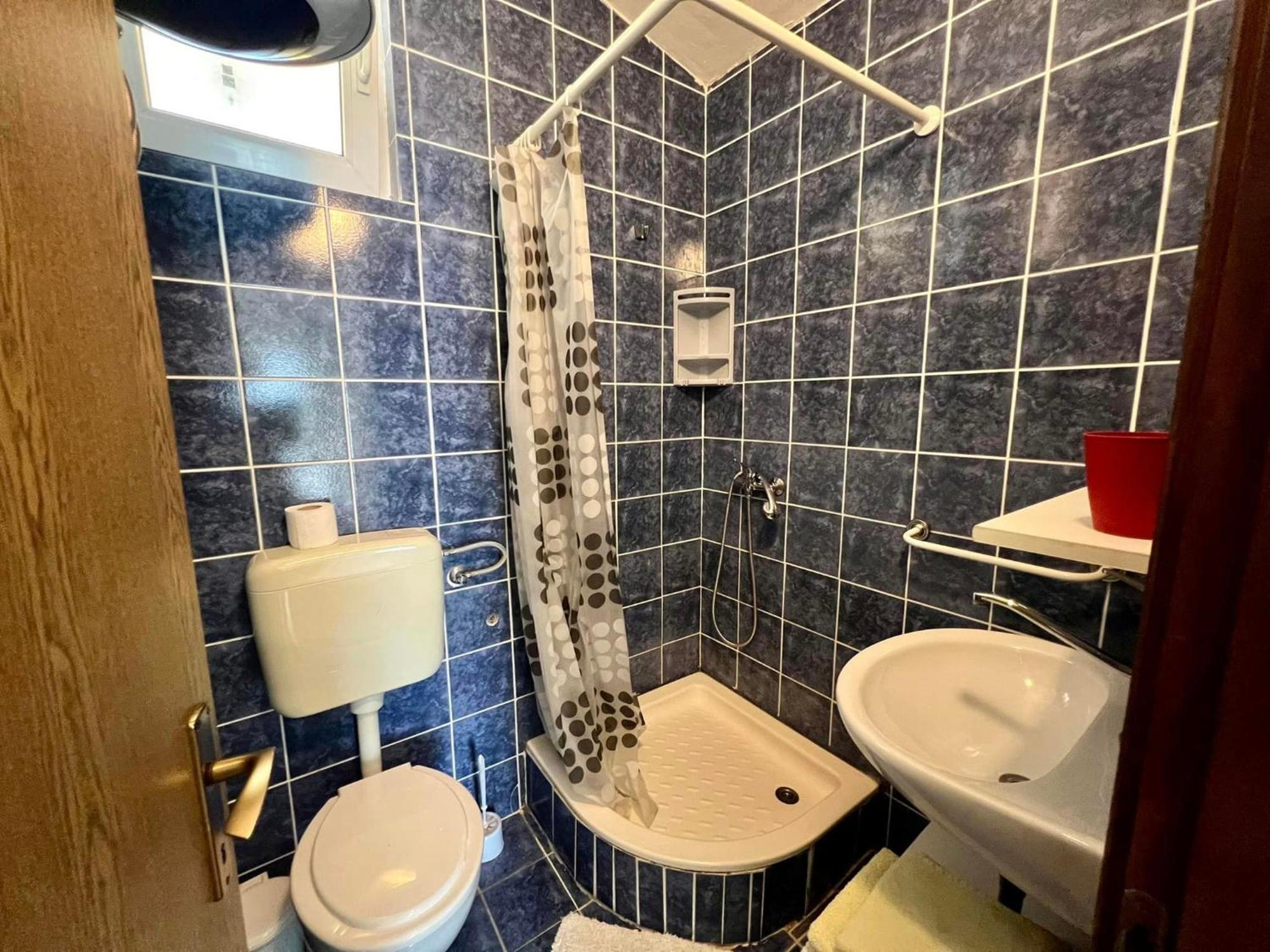 Apartmani Lidija Karin Donji Donji Karin Exteriör bild
