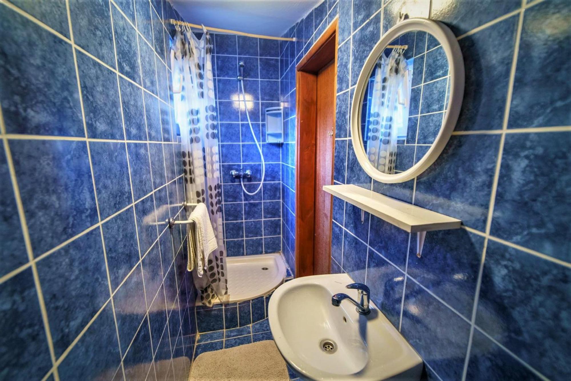 Apartmani Lidija Karin Donji Donji Karin Exteriör bild
