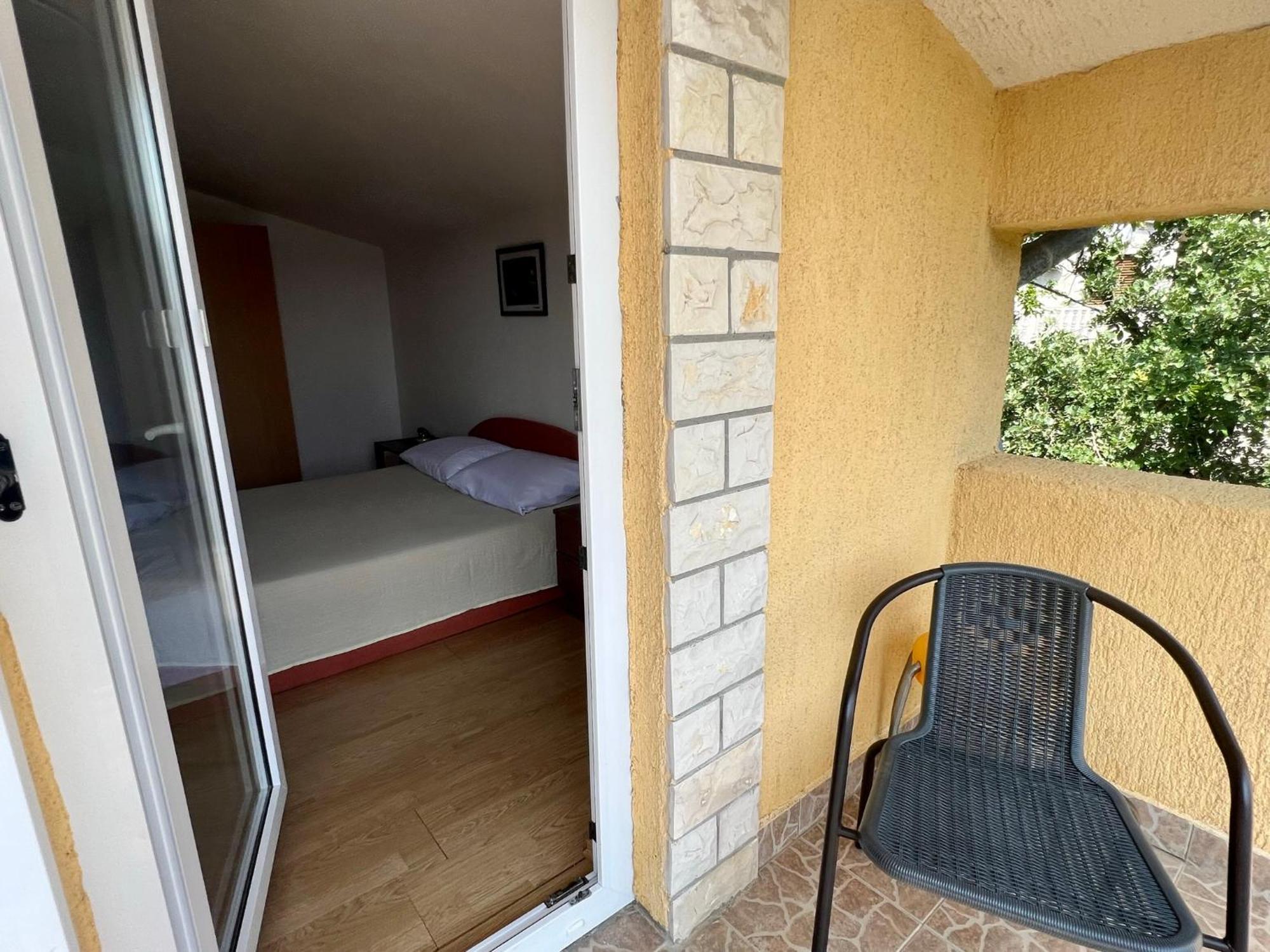Apartmani Lidija Karin Donji Donji Karin Exteriör bild