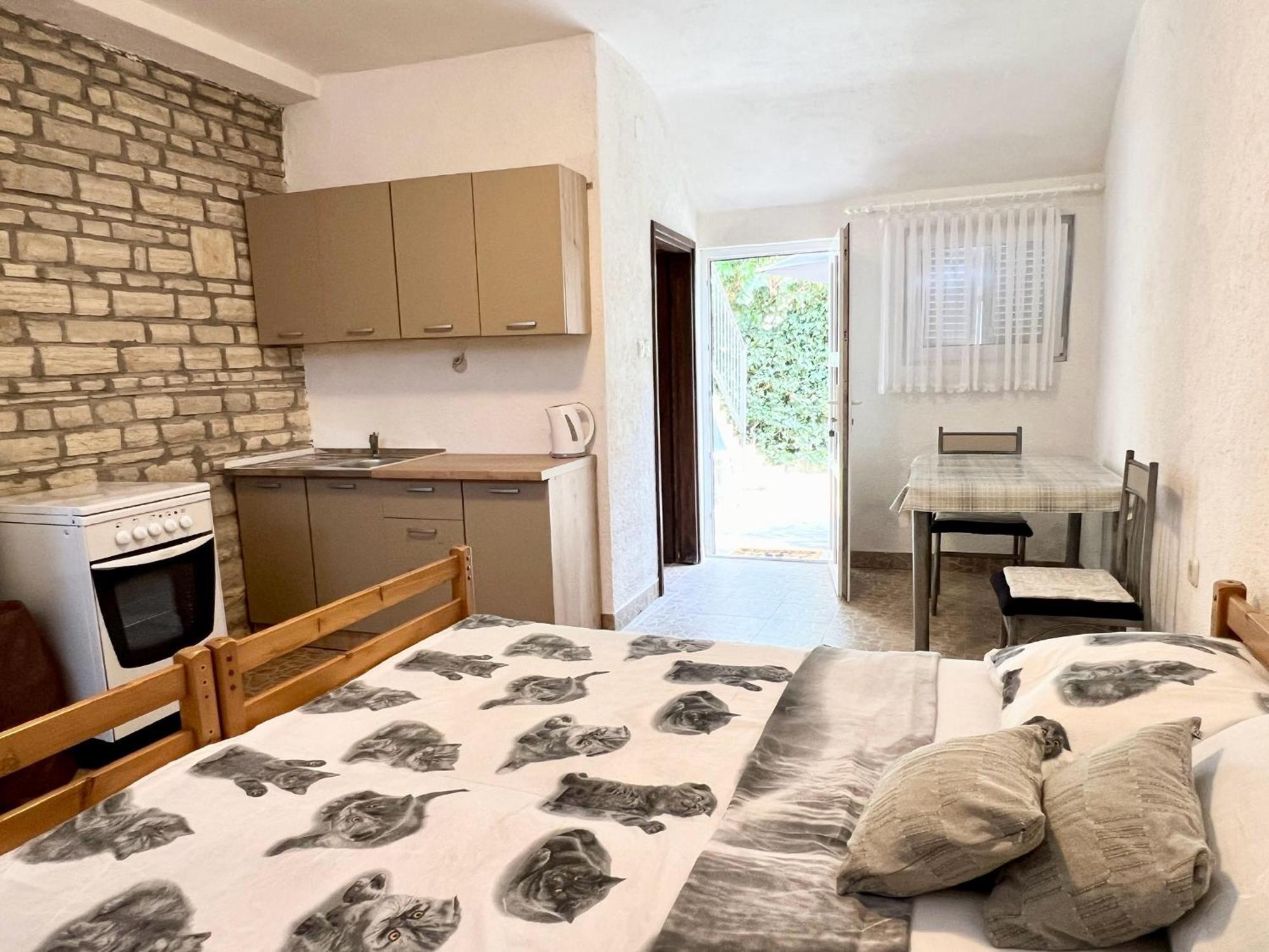 Apartmani Lidija Karin Donji Donji Karin Exteriör bild
