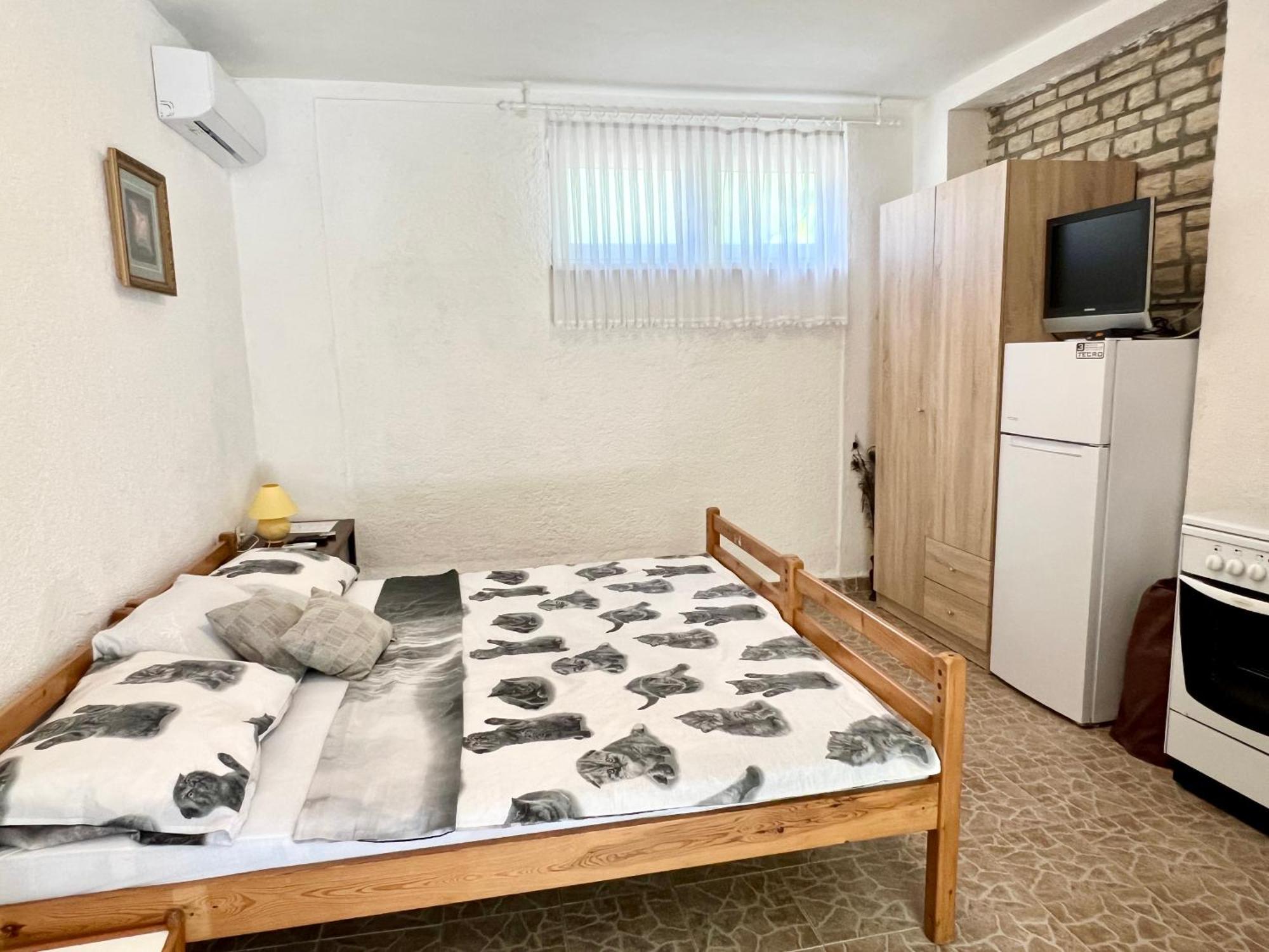 Apartmani Lidija Karin Donji Donji Karin Exteriör bild