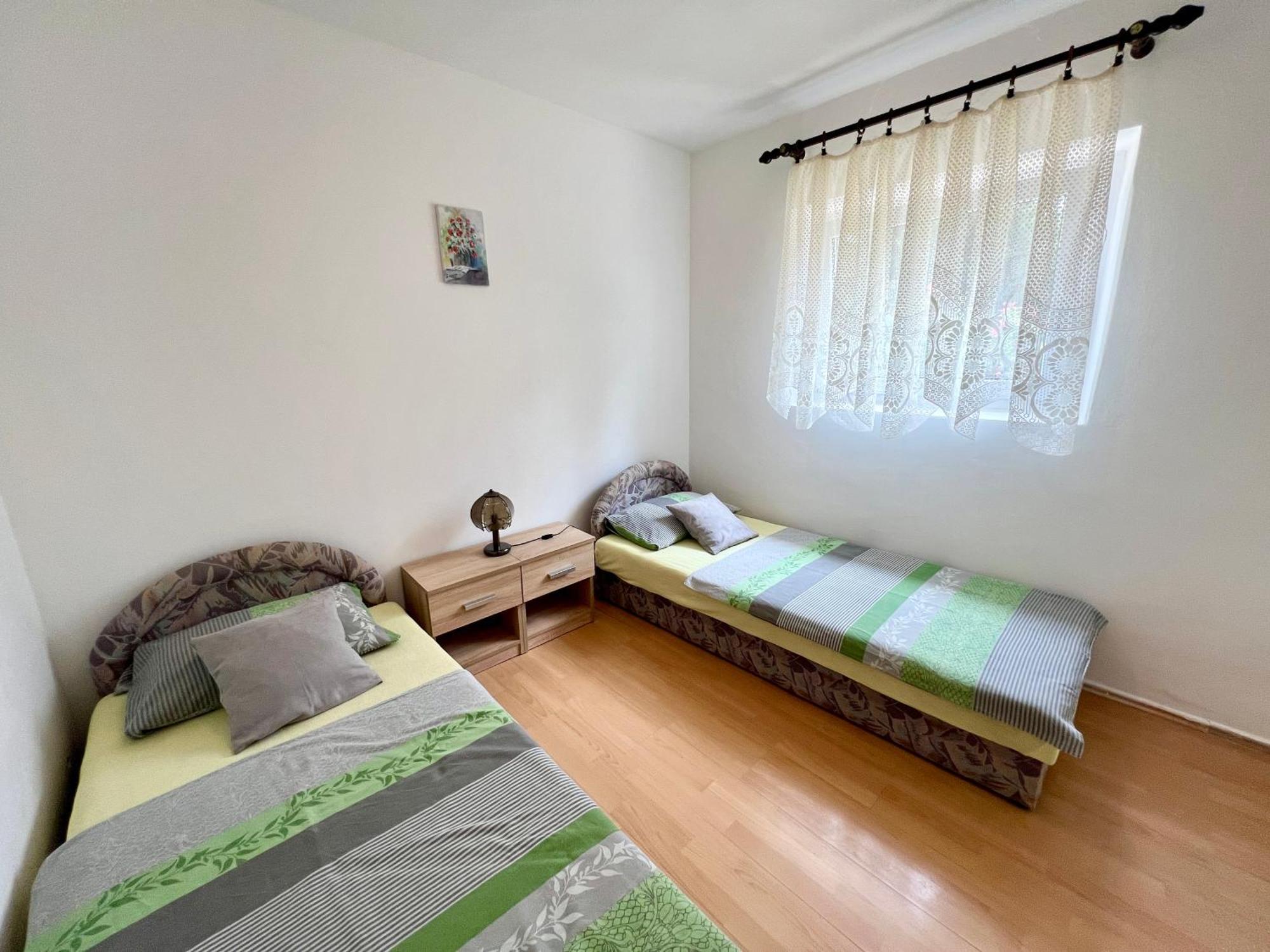 Apartmani Lidija Karin Donji Donji Karin Exteriör bild