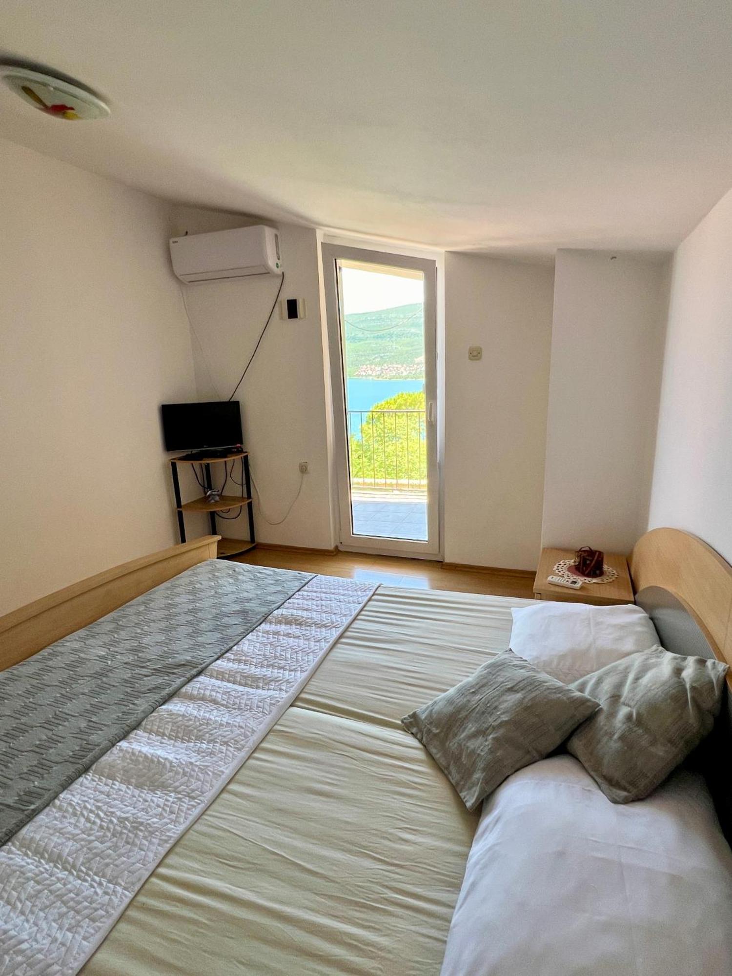 Apartmani Lidija Karin Donji Donji Karin Exteriör bild